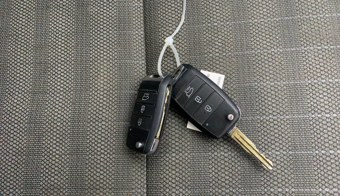 2023 KIA SONET HTK PLUS 1.2, Petrol, Manual, 46,268 km, Key Close Up