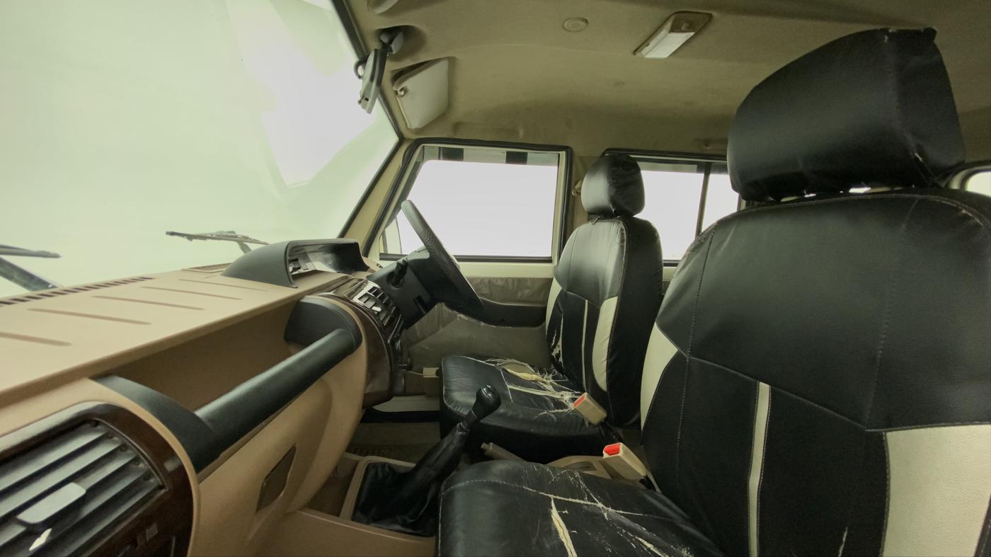 2021 Mahindra Bolero B6 (O), Diesel, Manual, 59,907 km, Right Side Front Door Cabin