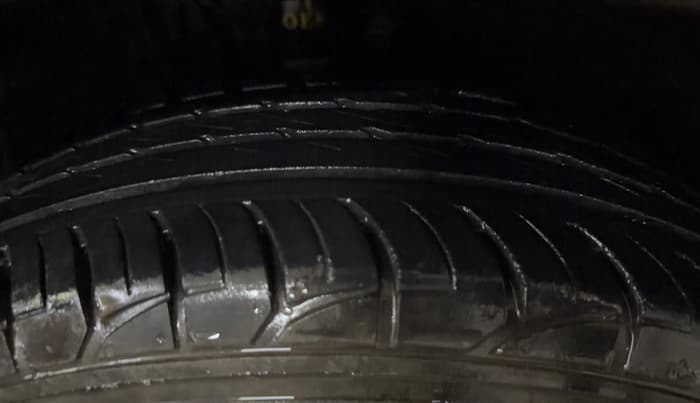 2016 Volkswagen Polo TRENDLINE 1.2L PETROL, Petrol, Manual, 1,04,255 km, Right Front Tyre Tread