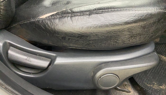 2015 Hyundai Xcent S 1.2, Petrol, Manual, 1,06,092 km, Driver Side Adjustment Panel