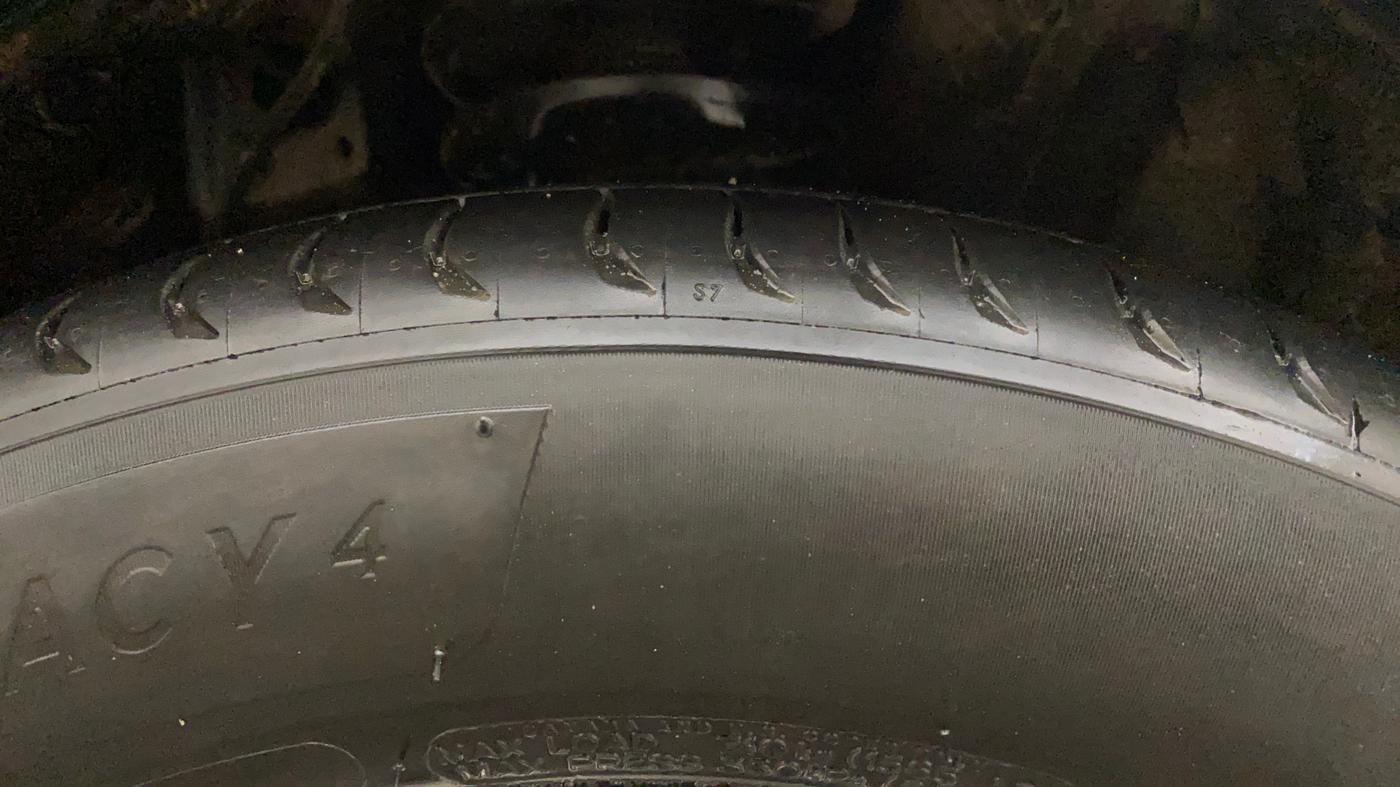 2022 Hyundai Creta SX (O) AT 1.5 DIESEL, Diesel, Automatic, 1,07,294 km, Right Front Tyre Tread