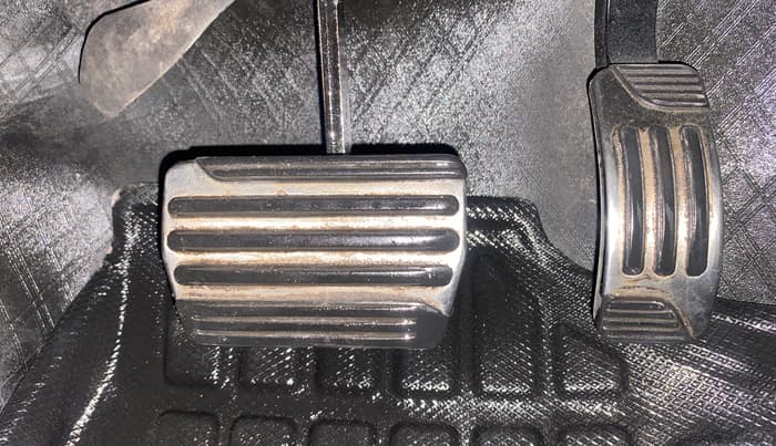 2019 Mahindra XUV500 W11 AT, Diesel, Automatic, 73,580 km, Pedals