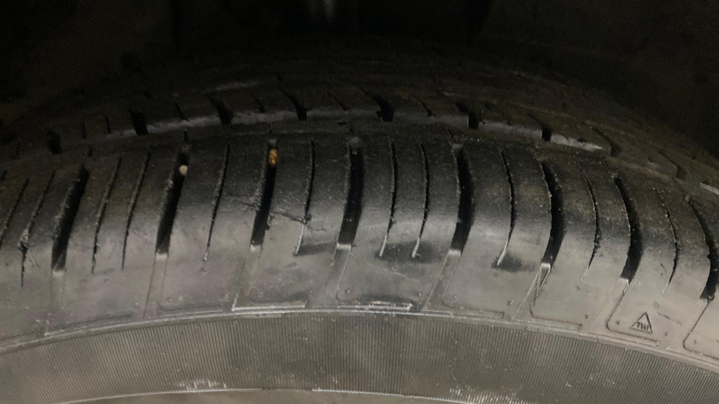 2019 Mahindra XUV500 W11 AT, Diesel, Automatic, 73,796 km, Right Front Tyre Tread