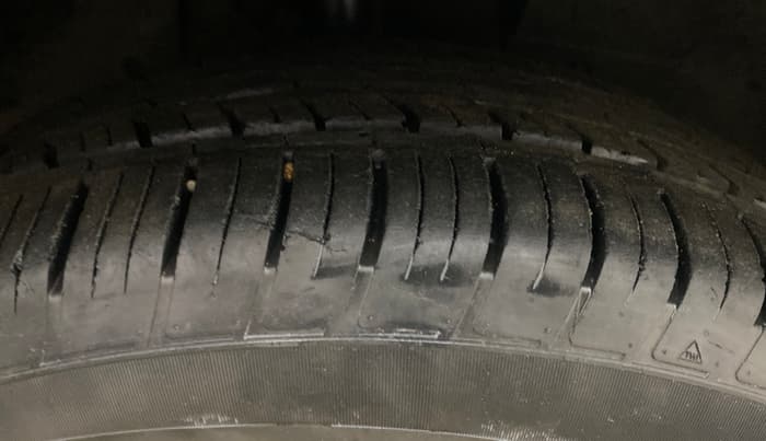 2019 Mahindra XUV500 W11 AT, Diesel, Automatic, 73,580 km, Right Front Tyre Tread