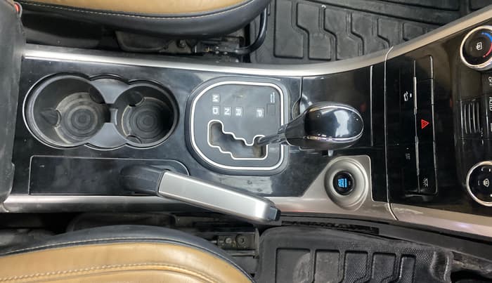 2019 Mahindra XUV500 W11 AT, Diesel, Automatic, 73,580 km, Gear Lever