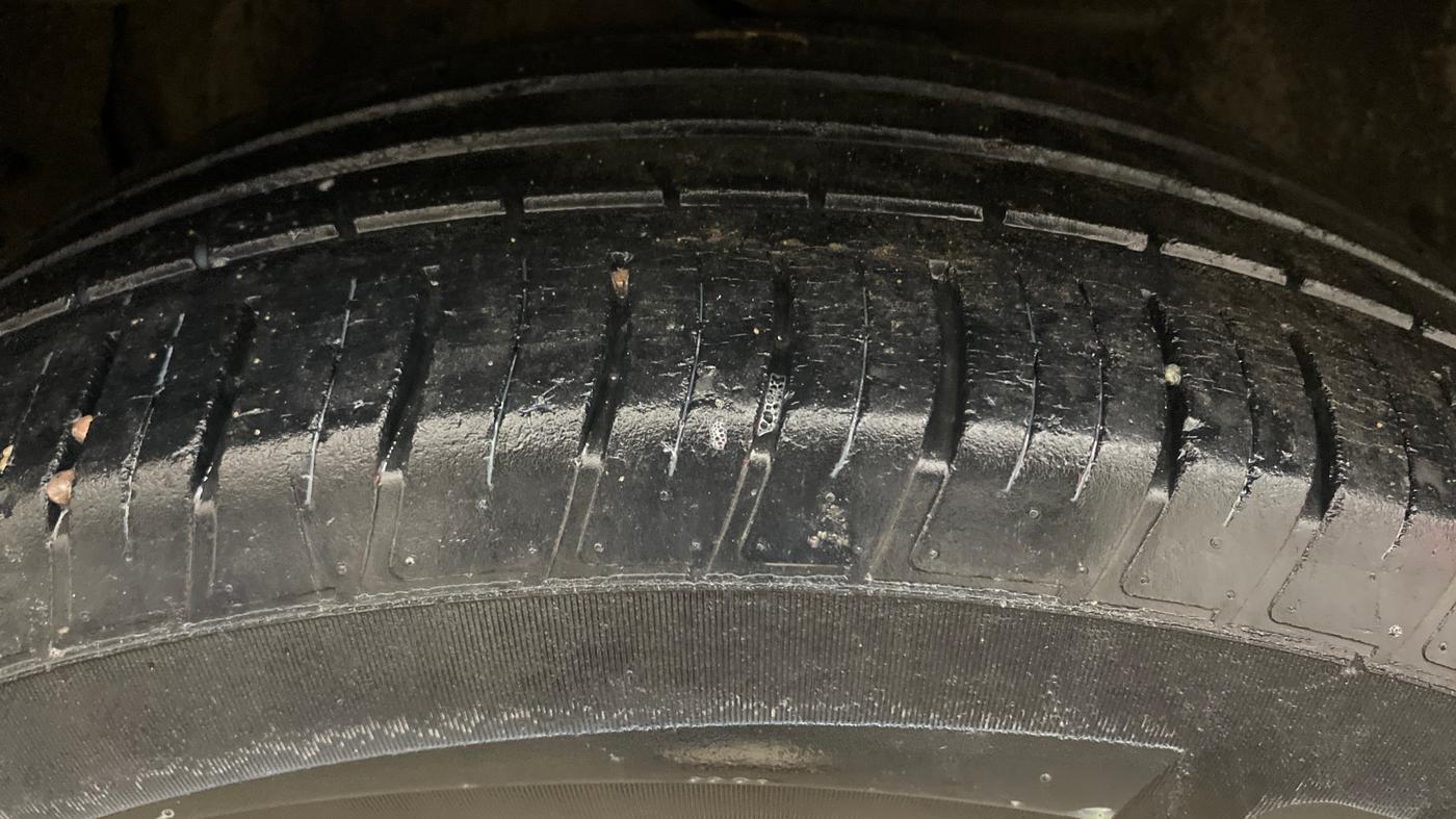 2019 Mahindra XUV500 W11 AT, Diesel, Automatic, 73,796 km, Right Rear Tyre Tread