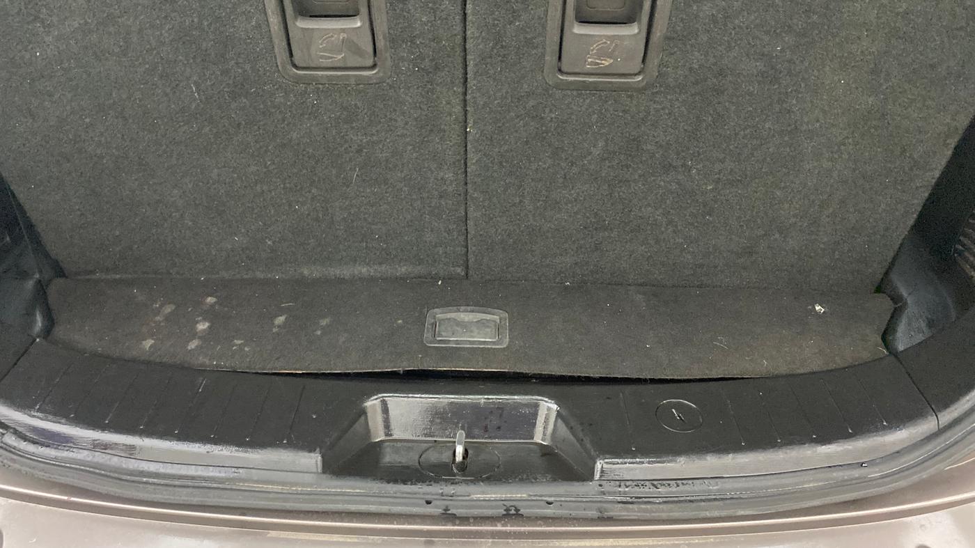 2019 Mahindra XUV500 W11 AT, Diesel, Automatic, 73,796 km, Boot Inside
