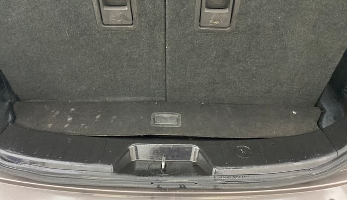 2019 Mahindra XUV500 W11 AT, Diesel, Automatic, 73,580 km, Boot Inside