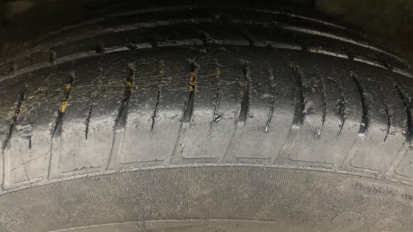 2019 Mahindra XUV500 W11 AT, Diesel, Automatic, 73,796 km, Left Front Tyre Tread