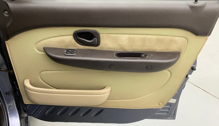 2010 Hyundai Santro Xing GLS, Petrol, Manual, 7,946 km, Driver Side Door Panels Control