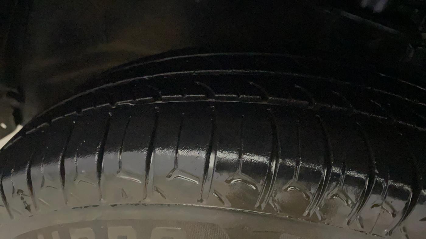 2015 Maruti Alto 800 LXI, Petrol, Manual, 60,265 km, Left Front Tyre Tread