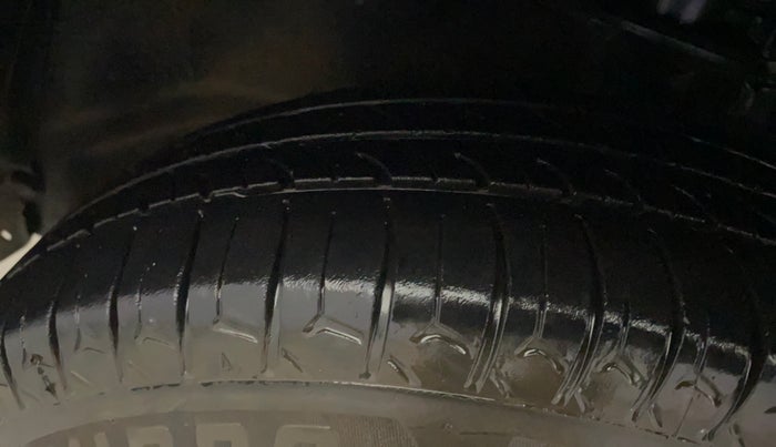2015 Maruti Alto 800 LXI, Petrol, Manual, 60,265 km, Left Front Tyre Tread