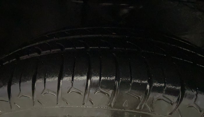 2015 Maruti Alto 800 LXI, Petrol, Manual, 60,265 km, Right Front Tyre Tread