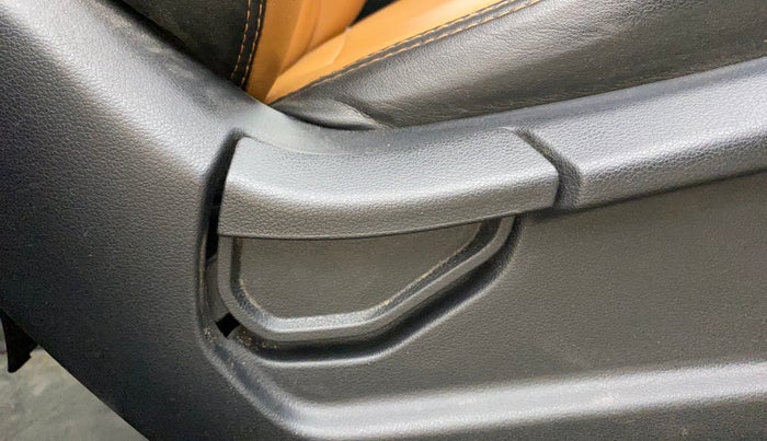 2022 Hyundai VENUE S 1.2, Petrol, Manual, 40,517 km, Driver Side Adjustment Panel