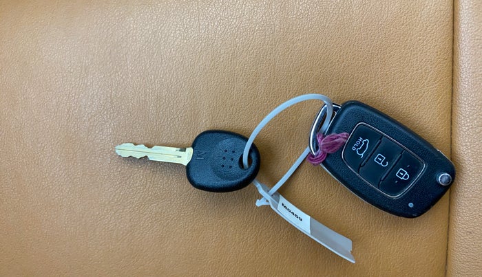 2022 Hyundai VENUE S 1.2, Petrol, Manual, 40,517 km, Key Close Up