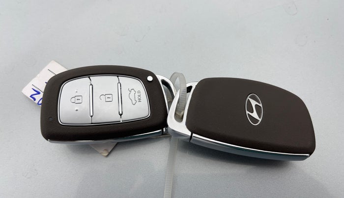 2023 Hyundai AURA SX PLUS 1.2 AMT, Petrol, Automatic, 22,764 km, Key Close Up