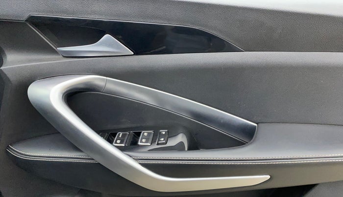 2022 MG HECTOR SHARP 1.5 PETROL CVT, Petrol, Automatic, 53,227 km, Driver Side Door Panels Control