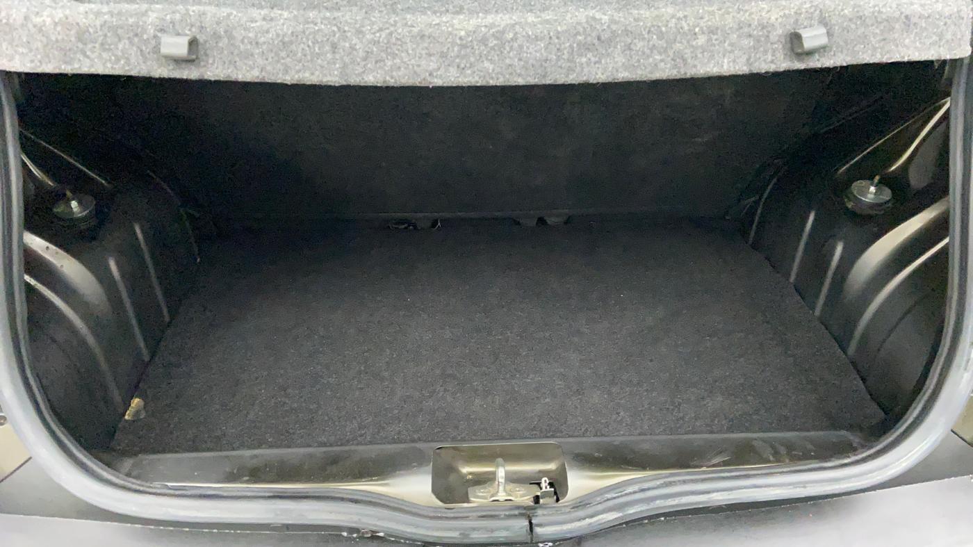 2017 Renault Kwid 1.0 RXT Opt, Petrol, Manual, 21,074 km, Boot Inside