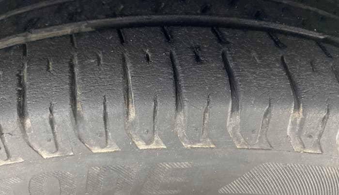 2012 Renault Pulse RXL DIESEL, Diesel, Manual, 1,35,300 km, Right Front Tyre Tread