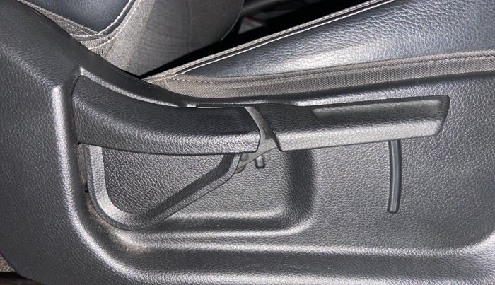 2022 KIA SONET HTK PLUS 1.2, Petrol, Manual, 22,105 km, Driver Side Adjustment Panel