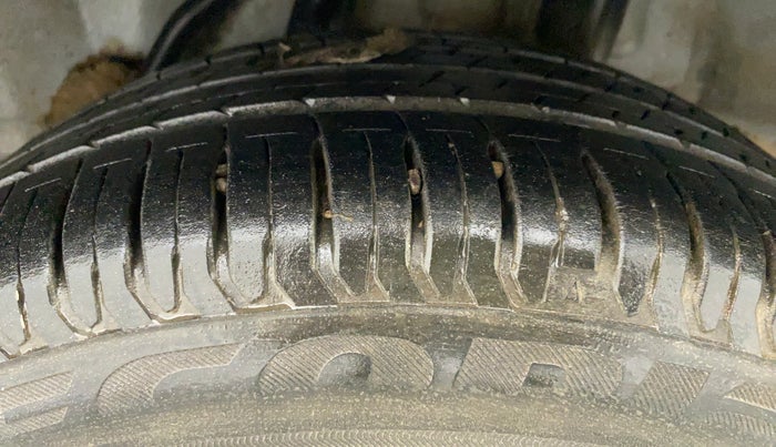 2017 Honda Amaze 1.2L I-VTEC E, Petrol, Manual, 60,247 km, Left Rear Tyre Tread