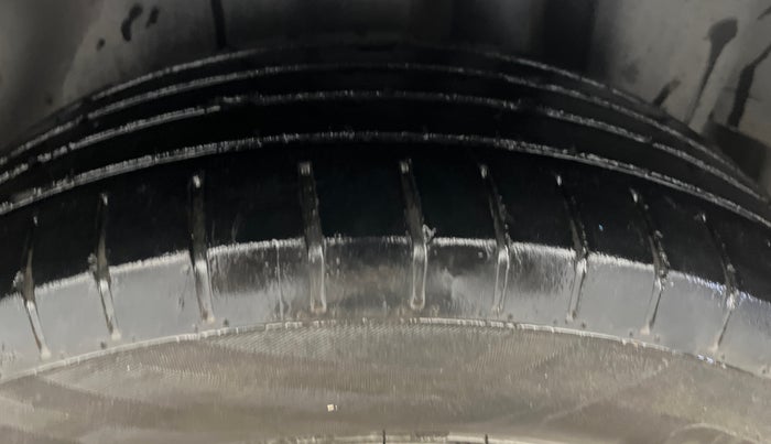 2015 Maruti Ciaz ZXI AT, Petrol, Automatic, 95,726 km, Left Rear Tyre Tread