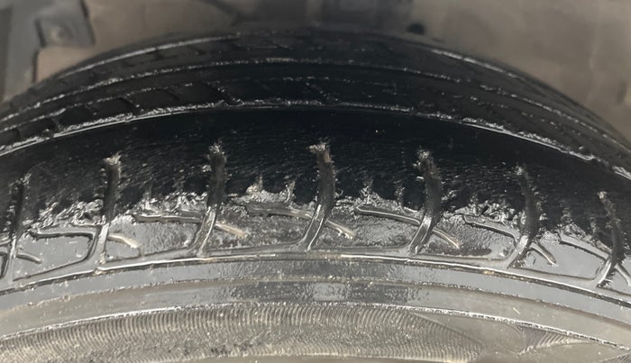 2015 Maruti Ciaz ZXI AT, Petrol, Automatic, 95,726 km, Left Front Tyre Tread