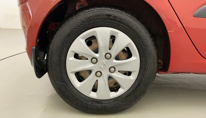 2012 Hyundai i10 MAGNA 1.2, CNG, Manual, 98,106 km, Right Rear Wheel