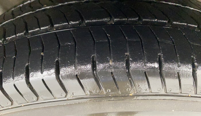 2016 Hyundai Elite i20 SPORTZ 1.2, Petrol, Manual, 47,267 km, Right Front Tyre Tread