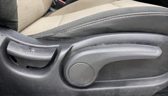 2016 Hyundai Elite i20 SPORTZ 1.2, Petrol, Manual, 47,267 km, Driver Side Adjustment Panel