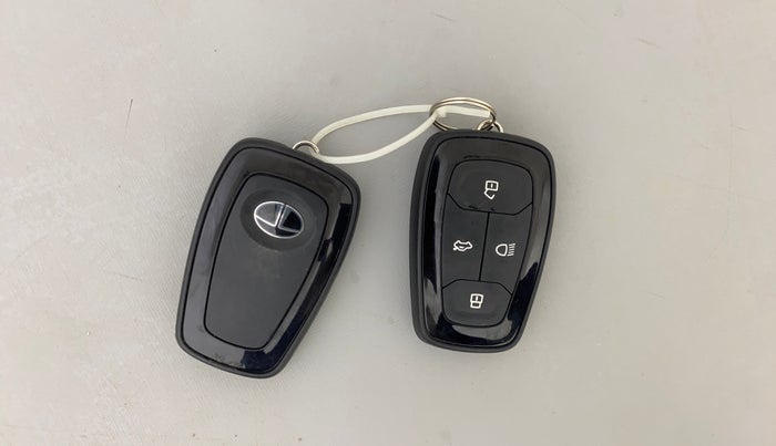 2022 Tata PUNCH CREATIVE 1.2 AMT KAZIRANGA EDITION , Petrol, Automatic, 6,326 km, Key Close Up