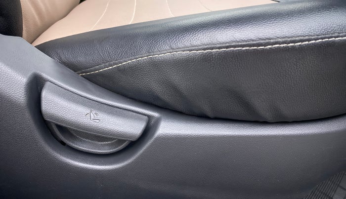 2018 Hyundai Grand i10 SPORTZ O 1.2, Petrol, Manual, 10,381 km, Driver Side Adjustment Panel