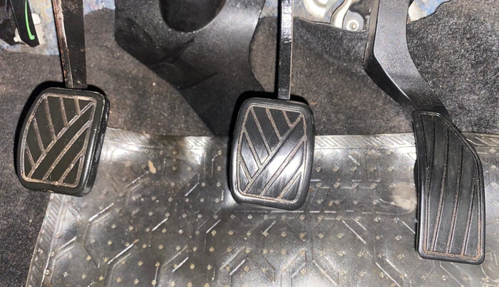 2013 Maruti Swift VXI, Petrol, Manual, 36,500 km, Pedals