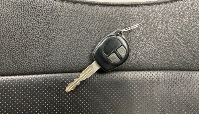 2013 Maruti Swift VXI, Petrol, Manual, 36,500 km, Key Close Up