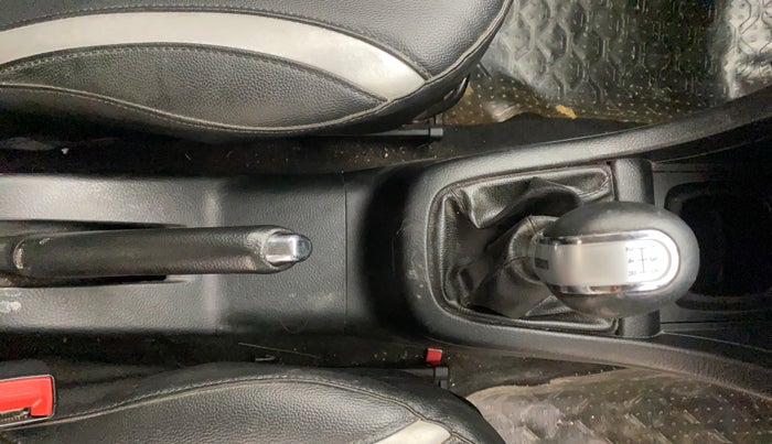 2013 Maruti Swift VXI, Petrol, Manual, 36,500 km, Gear Lever