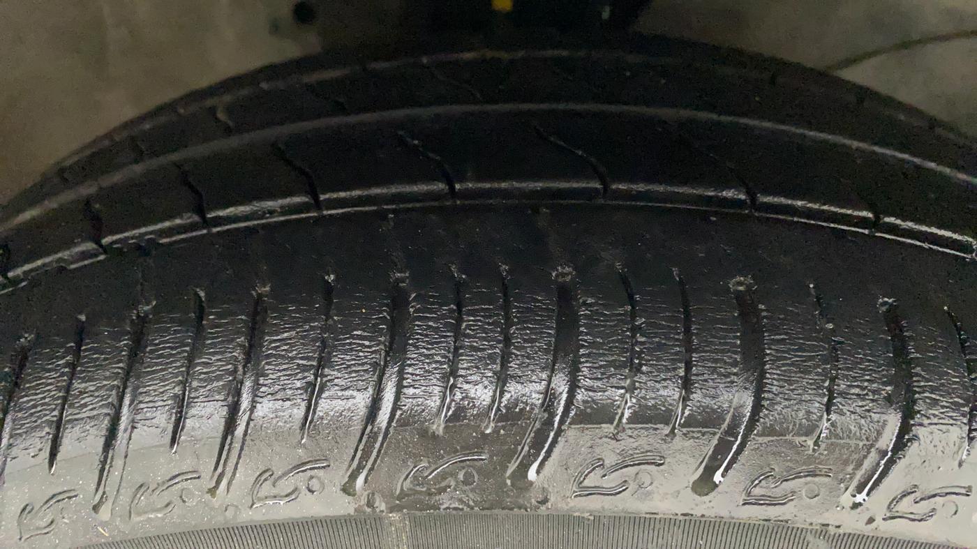 2014 Honda Brio S MT, Petrol, Manual, 64,445 km, Right Front Tyre Tread