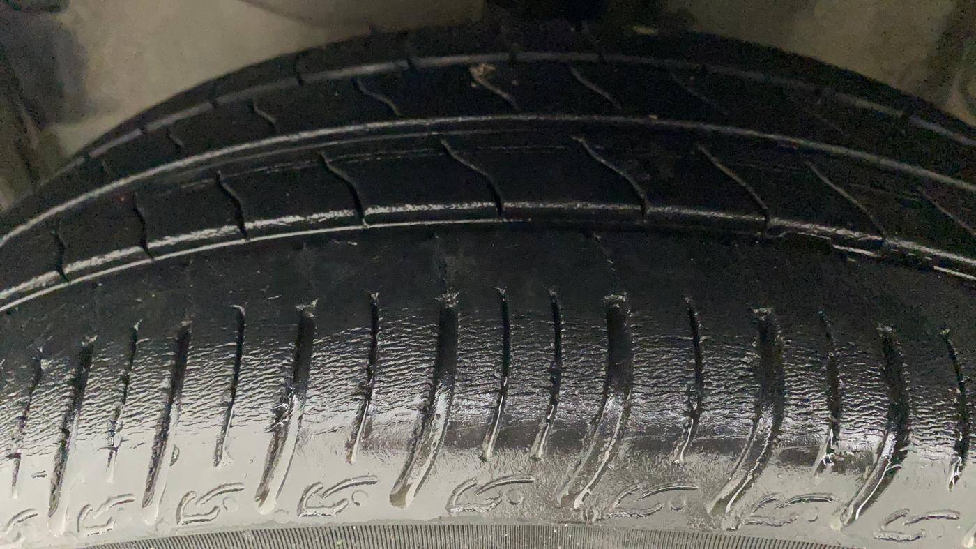 2014 Honda Brio S MT, Petrol, Manual, 64,445 km, Left Front Tyre Tread