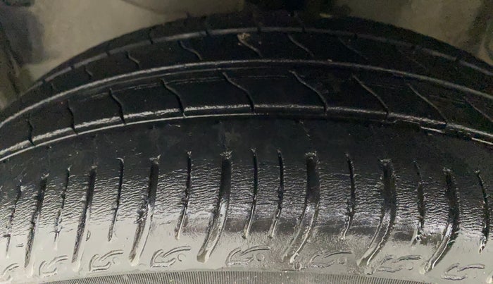 2014 Honda Brio S MT, Petrol, Manual, 64,445 km, Left Front Tyre Tread