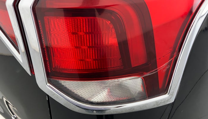 2019 Mahindra XUV500 W9, Diesel, Manual, 95,162 km, Right tail light - Minor scratches