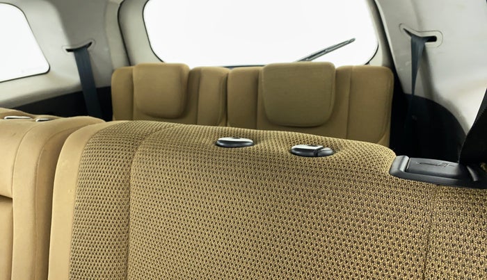 2019 Mahindra XUV500 W9, Diesel, Manual, 95,162 km, Second-row left seat - Headrest missing