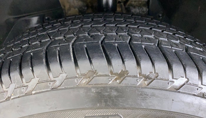 2019 Mahindra XUV500 W9, Diesel, Manual, 95,162 km, Left Front Tyre Tread