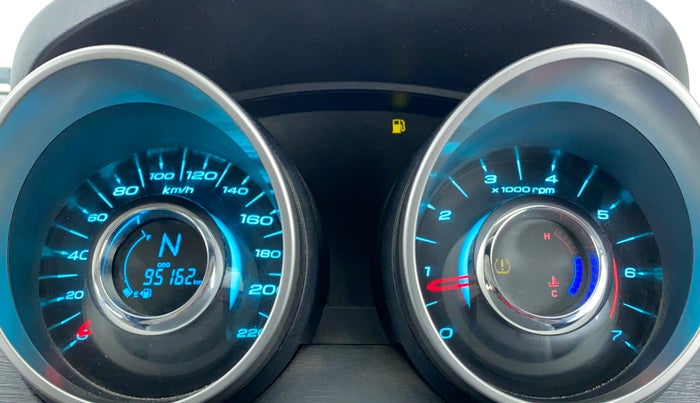 2019 Mahindra XUV500 W9, Diesel, Manual, 95,162 km, Odometer Image