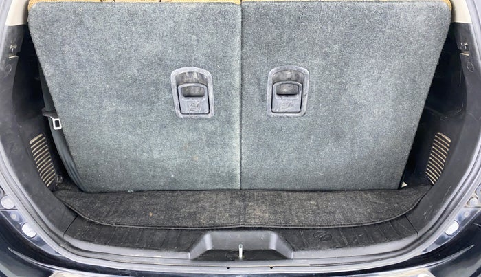 2019 Mahindra XUV500 W9, Diesel, Manual, 95,162 km, Boot Inside