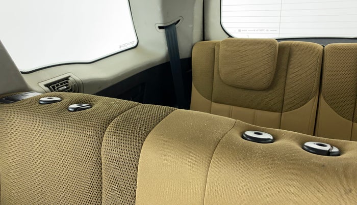 2019 Mahindra XUV500 W9, Diesel, Manual, 95,162 km, Second-row right seat - Headrest missing