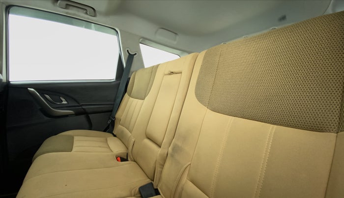 2019 Mahindra XUV500 W9, Diesel, Manual, 95,162 km, Right Side Rear Door Cabin