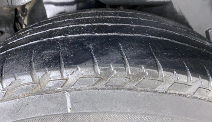 2019 Mahindra XUV500 W9, Diesel, Manual, 95,162 km, Right Rear Tyre Tread