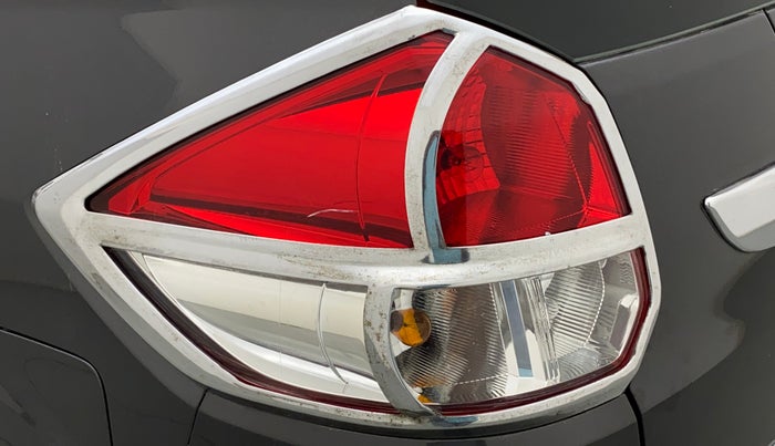 2017 Maruti Ertiga VXI, Petrol, Manual, 94,077 km, Left tail light - Minor scratches