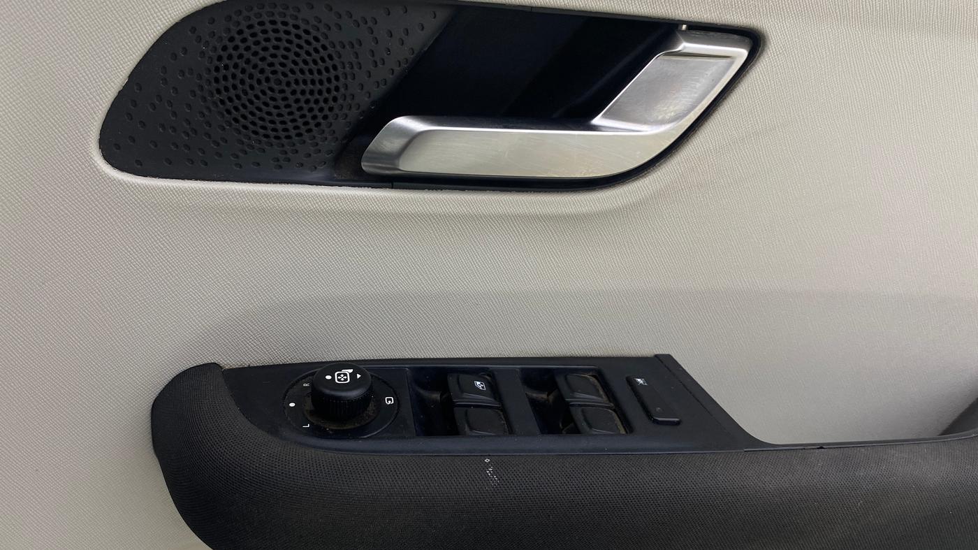 2022 Tata ALTROZ XZ PETROL, Petrol, Manual, 54,827 km, Driver Side Door Panels Control