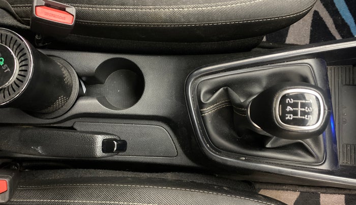 2021 Hyundai NEW I20 ASTA (O) 1.2 MT, Petrol, Manual, 51,491 km, Gear Lever