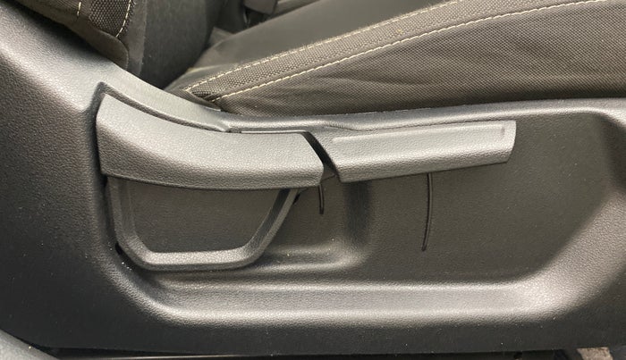 2021 Hyundai NEW I20 ASTA (O) 1.2 MT, Petrol, Manual, 51,491 km, Driver Side Adjustment Panel